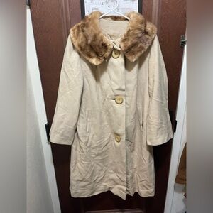Vintage Women's Cream Coat with Faux Fur Collar